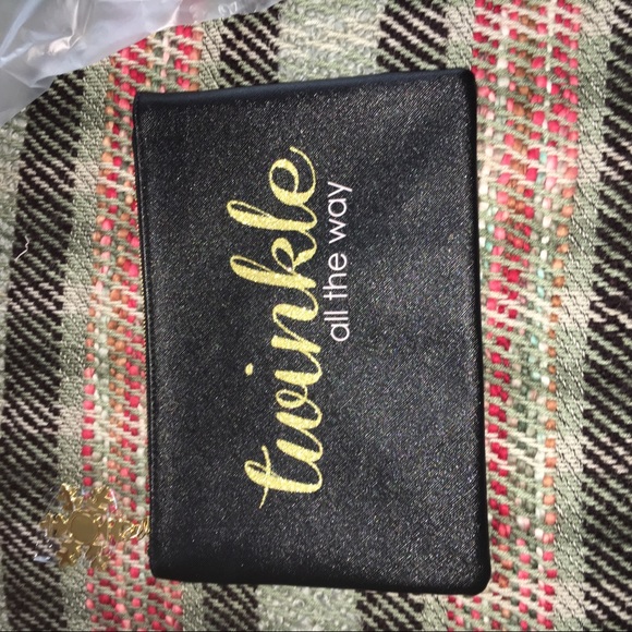 NWOT! 🎄Holiday Cosmetic Bag w/ snowflake zip pull - Picture 2 of 4